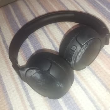 JBL Kulaklık Beyaz Leke