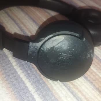 JBL Kulaklık Beyaz Leke