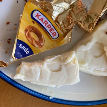 Karper Üçgen Peynir İçinden Kıl Çıktı