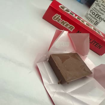 Ülker Çikolata Kapalı Pakette Kurtlanmış