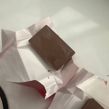 Ülker Çikolata Kapalı Pakette Kurtlanmış