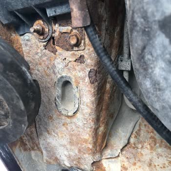 Toyota Aracın Alt Şasi Demirlerinin Çürümesi