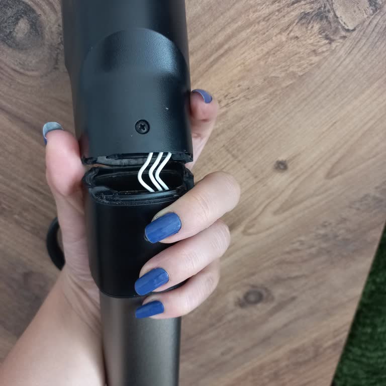 PHILIPS Ev Aletleri Philips 8000 Serisi Dikey Süpürge Teleskopik Boru Kırıldı