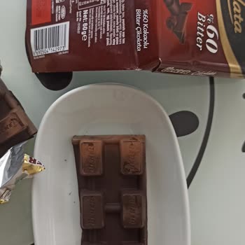 Ülker Kare Çikolatadaki Renk Değişimi Ve Küflenme Durumu