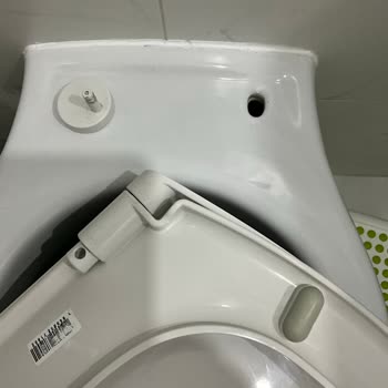 Vitra Klozet Kapağının Menteşesi 10 Ay Sonra Kırıldı