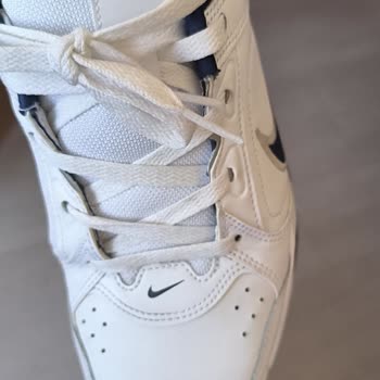 Nike Ayakkabı Tabanı Sesi