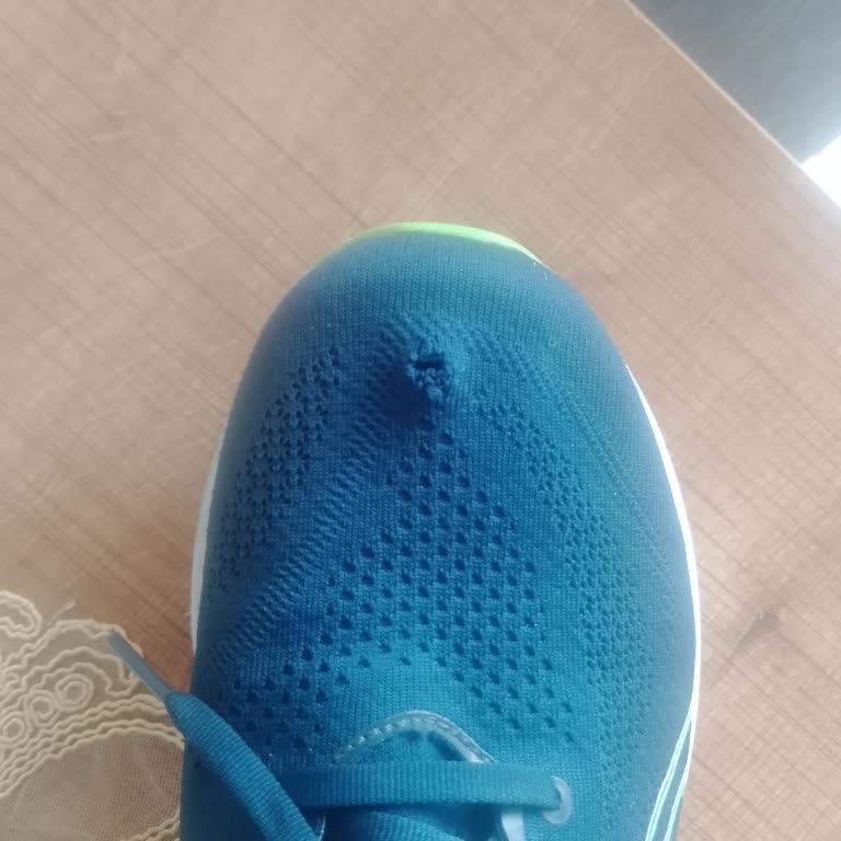 ASICS Ayakkabının Üst Tarafında Açılma Var