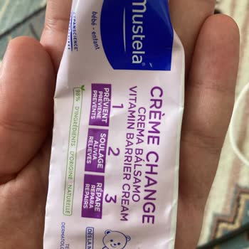 Mustela Pişik Kremi Sivilce Yapıyor.