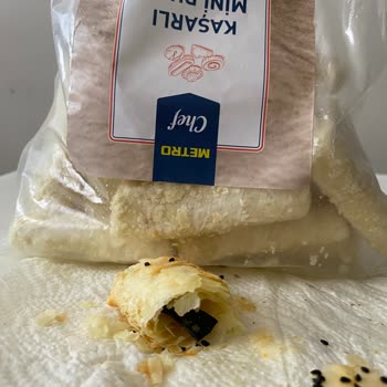 Metro Market Metro Chef Börekten Plastik Parça Çıktı!