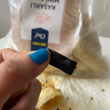 Metro Market Metro Chef Börekten Plastik Parça Çıktı!