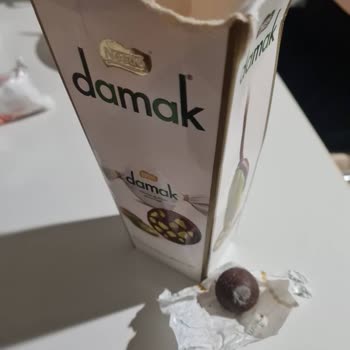 Nestle Damak Antep Fıstıklı Sütlü Çikolata Tett Den Önce Küflendi.