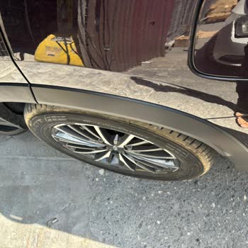 Chery Tiggo 8 Pro Aracın Arka Sağ Ve Sol Tekerlekleri Yamuk
