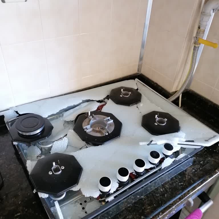 Eminçelik Ocak Camı Patladı