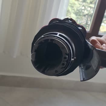 Dyson V12 Süpürge: Sağlık Tehdidi Ve Temizlik Zorluğu