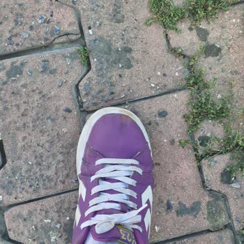 Hummel Ayakkabıda Kırılma Yaşanması.
