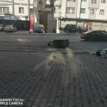 Keçiören Belediyesi Bina Önüne Bırakılan Koltuk