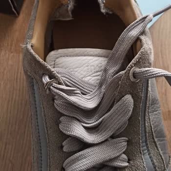 FLO Ayakkabı Markalı Ayakkabının Kısa Sürede Yıpranması Üzerine Şikayet