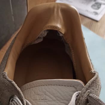 FLO Ayakkabı Markalı Ayakkabının Kısa Sürede Yıpranması Üzerine Şikayet