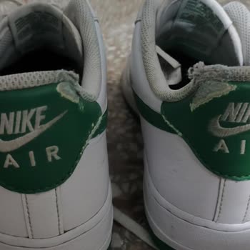 Nike Ayakkabıda Boya Soyulması Ve Dikiş Atması