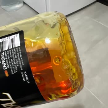 Altın Bal Kavanozun Tabanında Beyaz Kitleler Oluştu