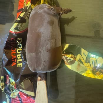 Magnum Dondurmanın İçinden Keskin Tahta Çıktı