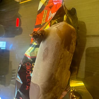 Magnum Dondurmanın İçinden Keskin Tahta Çıktı