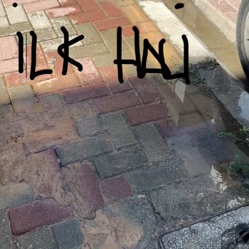 İZSU Kaldırımı Kazdı Ve Düzgün Kapatmadı