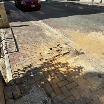 İZSU Kaldırımı Kazdı Ve Düzgün Kapatmadı