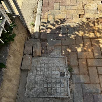 İZSU Kaldırımı Kazdı Ve Düzgün Kapatmadı