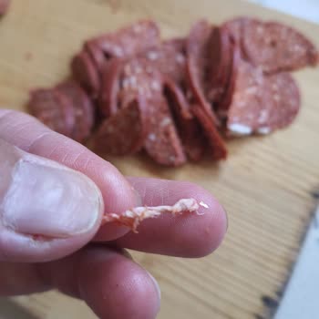 Ahmet İpek Sucukları Sucuğun İçerisinden Ne Olduğu Belli Olmayan Bir Şeyler Çıktı