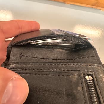 Boyner Calvin Klein Cüzdan Renk Atması Ve Yırtık