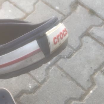 Crocs Terlik & Ayakkabı 2 Ay İçinde Amblemi Koptu