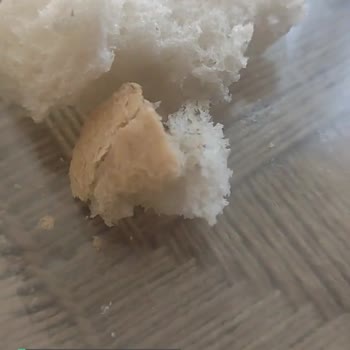 A101 Ekmeğin İçinde Siyah Pislikler Var