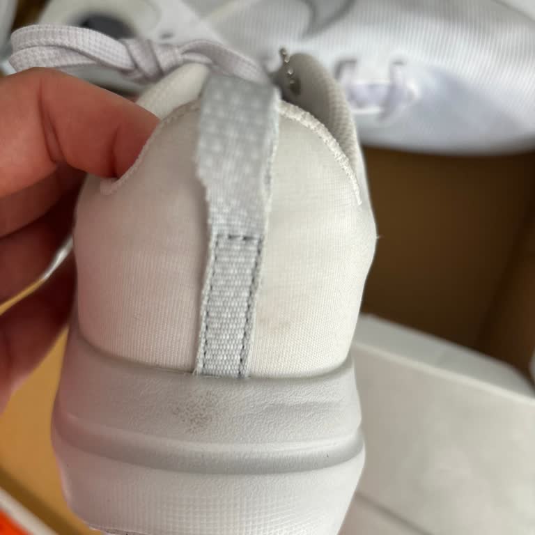 FLO Ayakkabı Eksik Ve Defolu Ürün Gönderimi