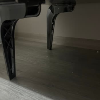 Divanev Ayakları Yanlış Takılan Çizik Şifonyer