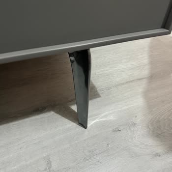 Divanev Ayakları Yanlış Takılan Çizik Şifonyer