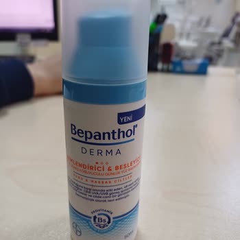 Adverse Reaction to Bepanthol Derma Moisturizer with SPF 25