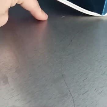Hotpoint Indesit Davlumbazım Bir Çok Yerinde Derin Çizikler Var