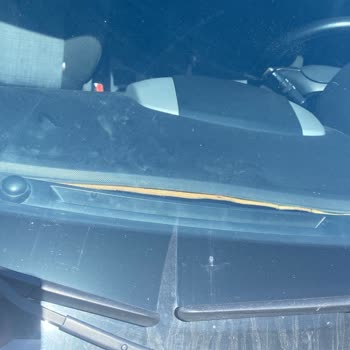 Kia Ceed 2010 Ön Konsol Cam Altında Açılması