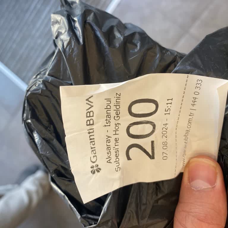 Garanti Bankası Aksaray Şube İlgisiz Personeller