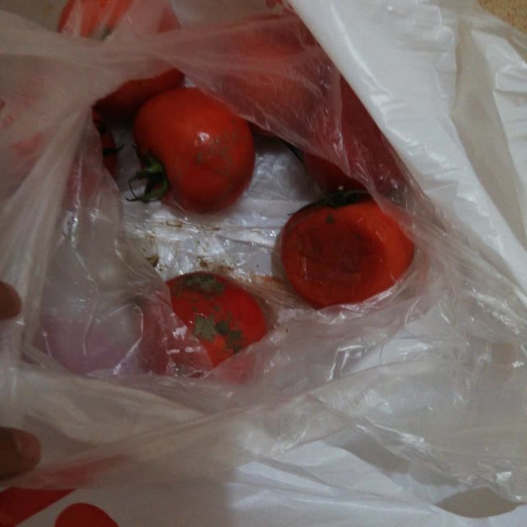 Şok Marketler Salatalık İstedim Çürük Domates Geldi