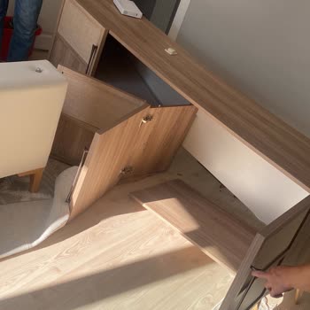 Sinan Özen Mobilya (İzmir) Kalitesiz Malzemeler Ve İlgisiz Bir Mağaza