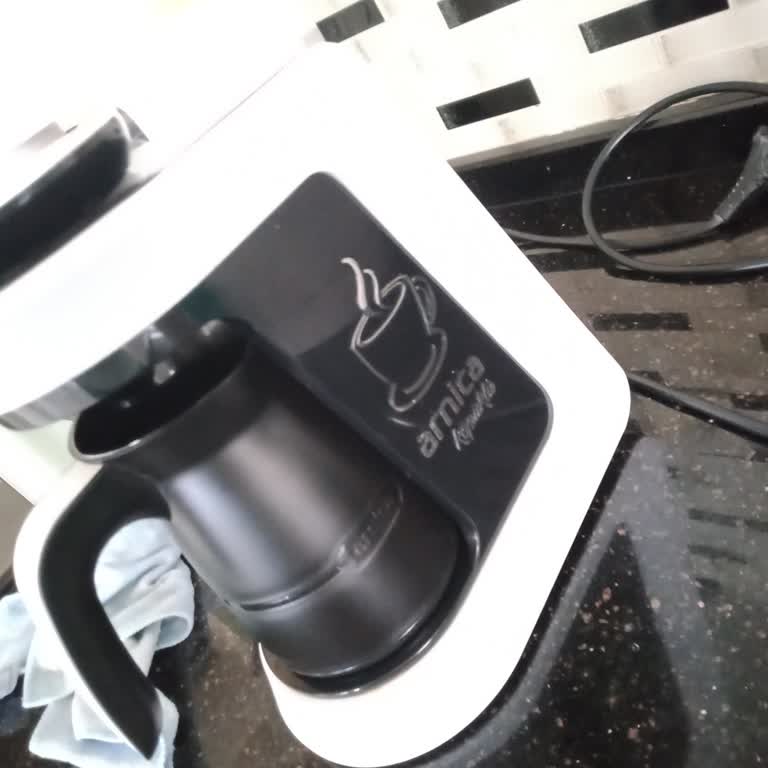Arnica Köpüklü Türk Kahvesi Makinesi Taşırıyor