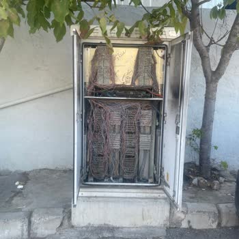 Türk Telekom Trafosu Kapakları Açık
