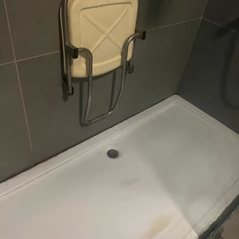 Ümraniye Eğitim ve Araştırma Hastanesi Ümraniye Hastanesi'nde Temizlik Sorunları Ve Hizmet Eksikliği