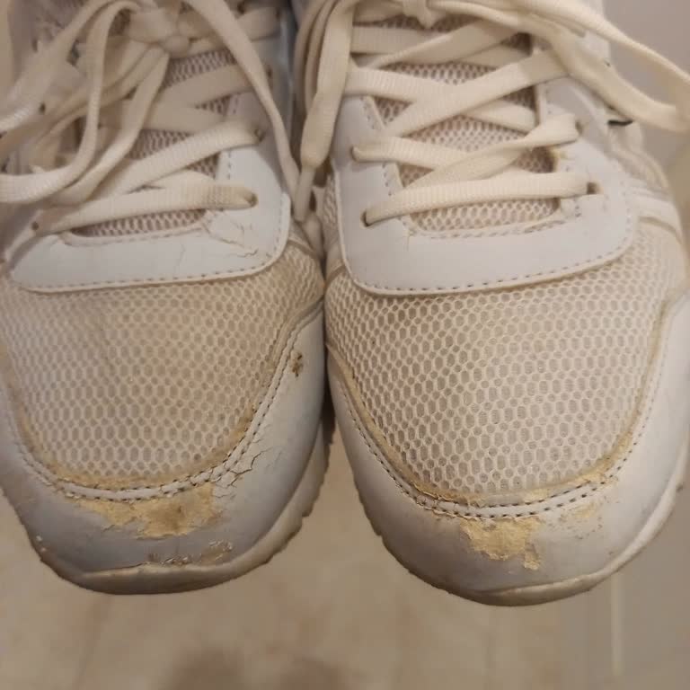 FLO Ayakkabı FLO'dan Aldığımız Kinetix Marka Ayakkabının Burun Derisi Soyuluyor