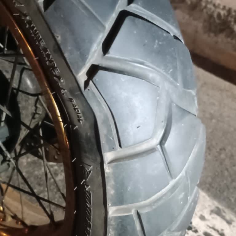 Suzuki 800 De Hatalı Arka Lastik