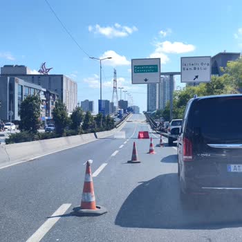 İBB - İstanbul Büyükşehir Belediyesi İstanbul'da Trafik Çilesi: Köprülü Kavşak Çalışması Mağduriyeti