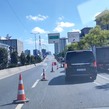 İBB - İstanbul Büyükşehir Belediyesi İstanbul'da Trafik Çilesi: Köprülü Kavşak Çalışması Mağduriyeti