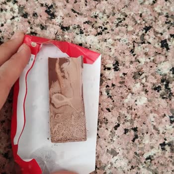 Ülker Çikolata: Bozuk Ve Tarihi Geçmiş Ürün Şikayeti